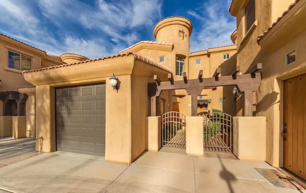 12th 205 - 2 Br Condo