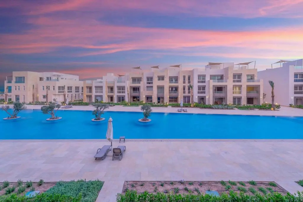 Mangroovy 2 Bedroom Sea View Apartment, Pool & Beach