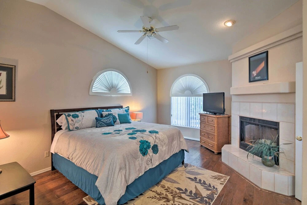4 Mi to Lake Havasu Park: Modern Home w/ Pool!