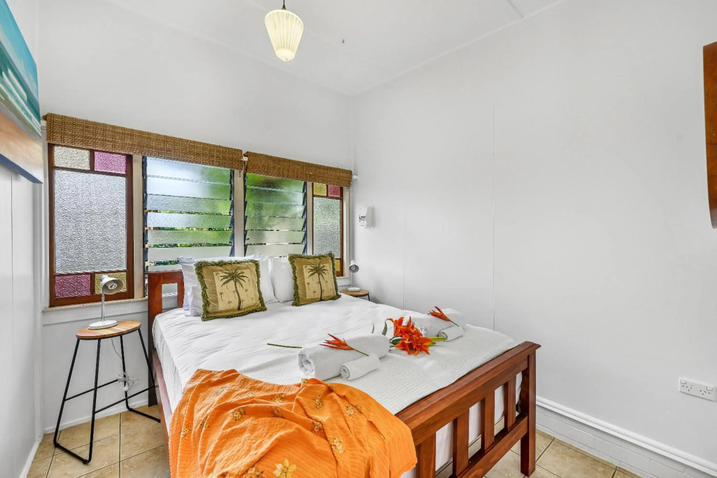 Cottonwood Cottage - Couples pet friendly retro escape