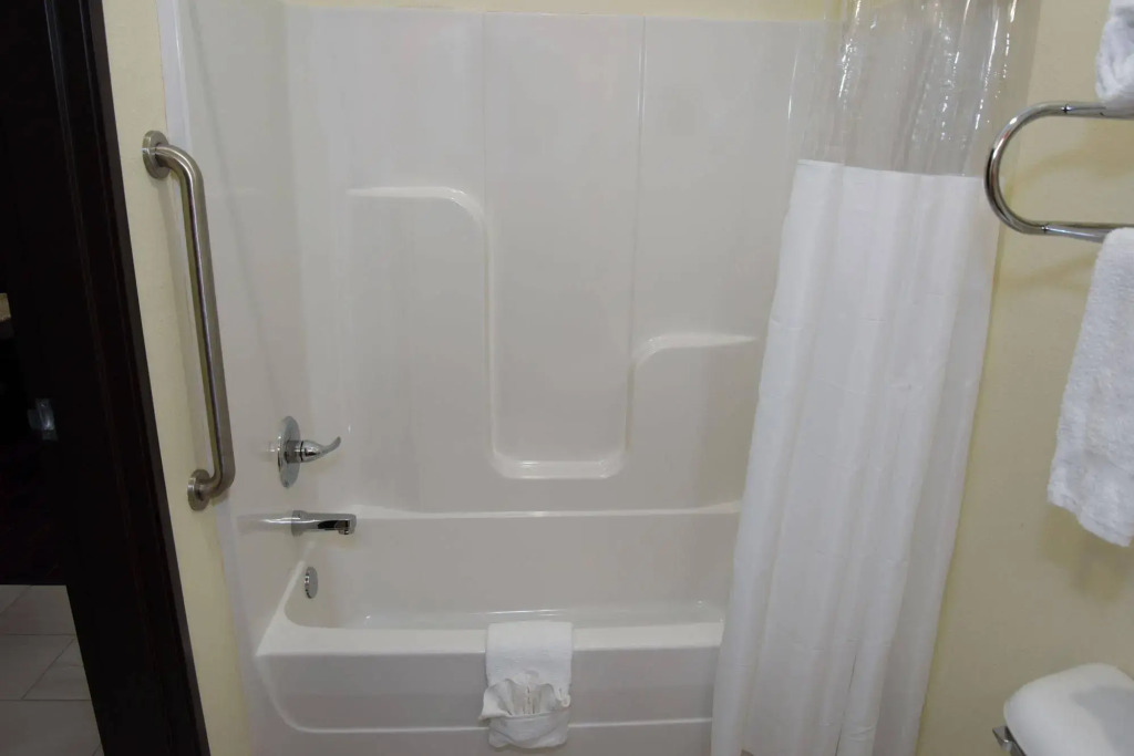 Home Away Kitchen Suites Enid