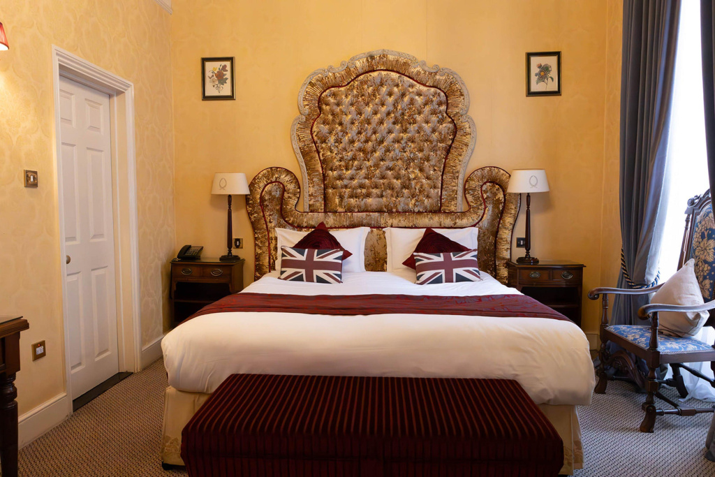 The Leonard Hotel