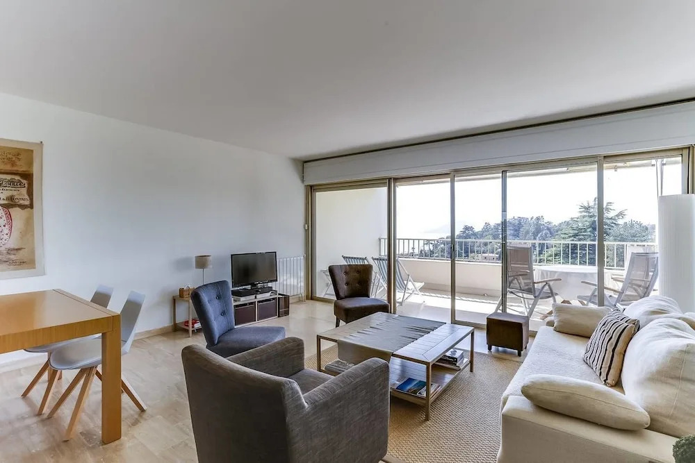 Apartment in Cannes w sea View, Nice Pool & Tennis