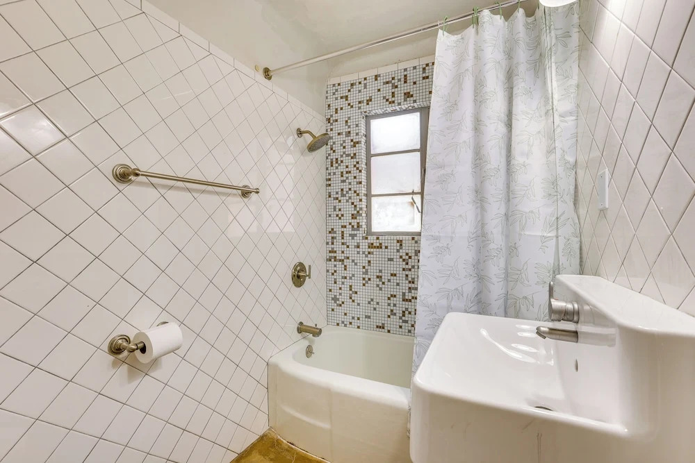 Central & Quaint Phoenix Condo - Pets Welcome!