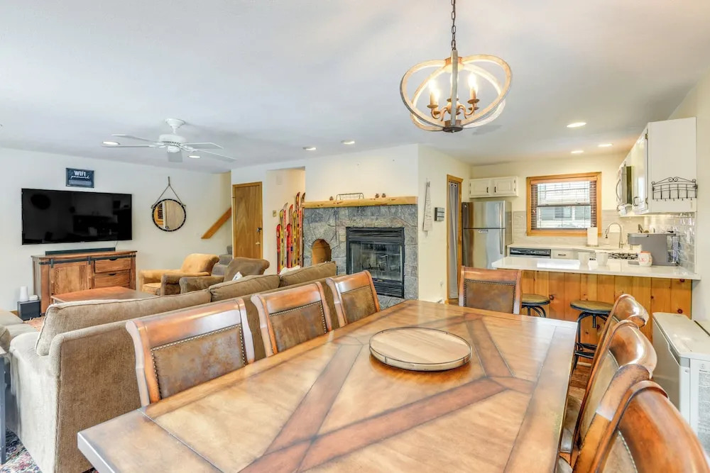West Dover Townhome Near Mount Snow Shuttle Stop!