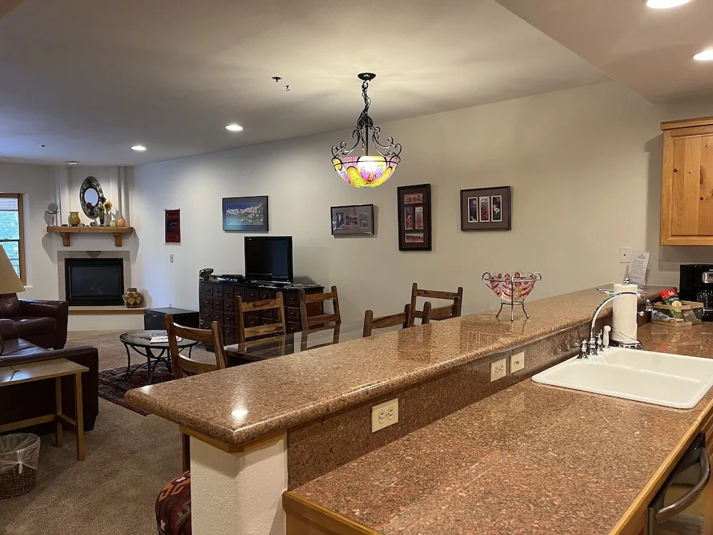 Bear Creek Lodge 108a 1 Bedroom Condo by Alpine Lodging Telluride