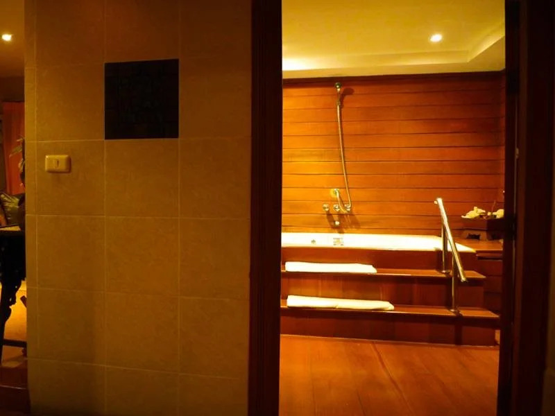 Peace Pool BnB Family & Female only