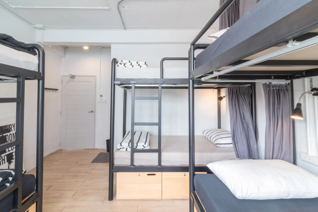 Beige Poshtels + Netflix