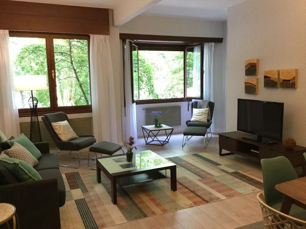 Euskalduna by Forever Rentals. 2 Bedroom Apartment With Wifi. Gran Via