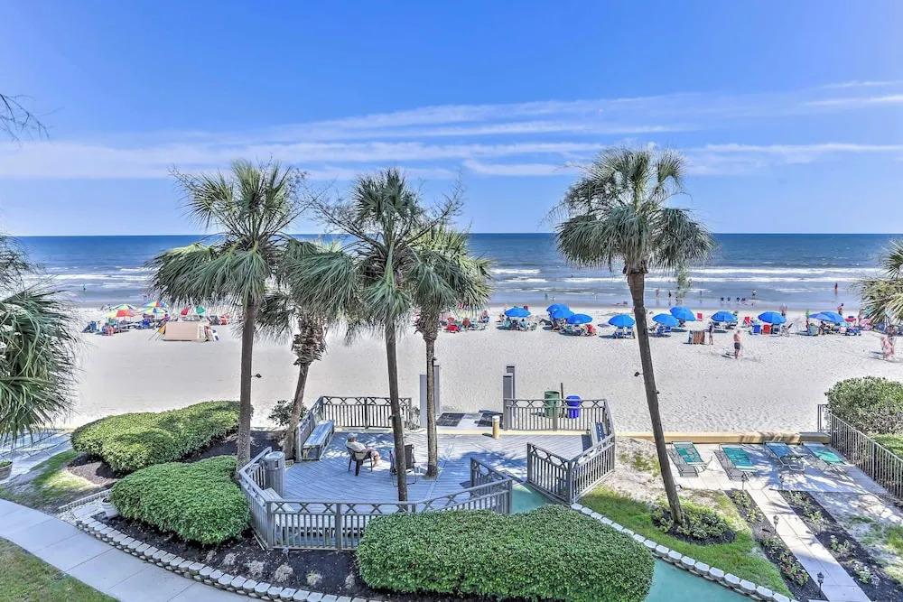 Chic Myrtle Beach Seaside Escape w/ Pool Access!