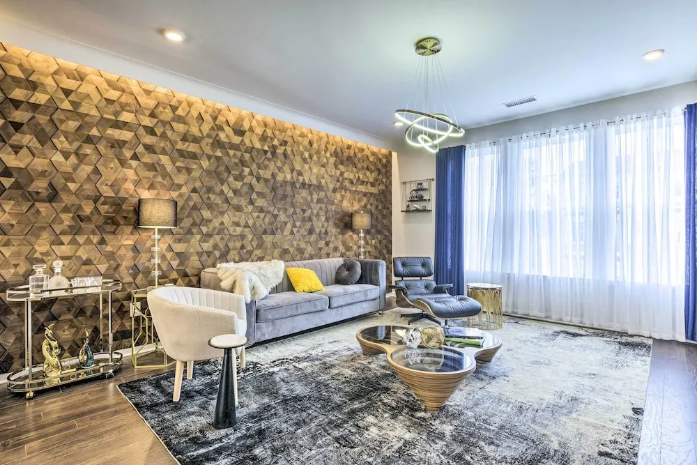 Tasteful Durham Townhome - 6 Mi to Downtown