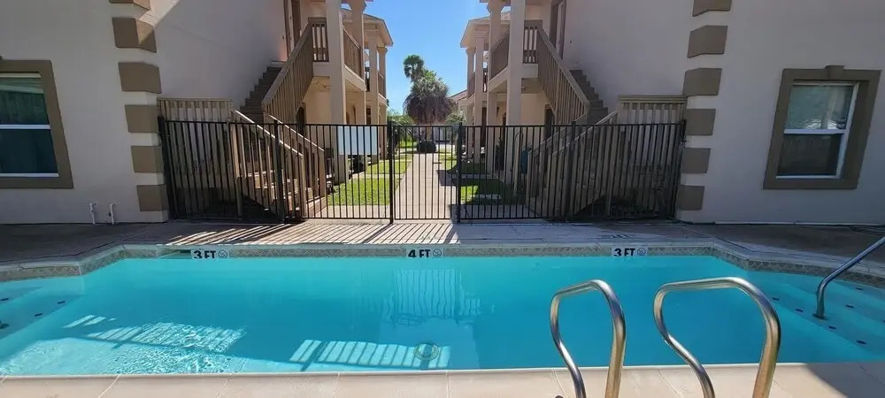 EZ Walk to Beach * Swanky 2 bedroom * Sleeps Tons (Mar y Sol II #1) by RedAwning