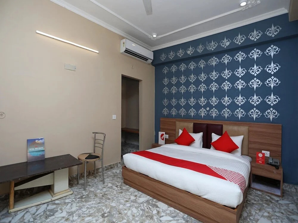 Royal Palace by OYO Rooms