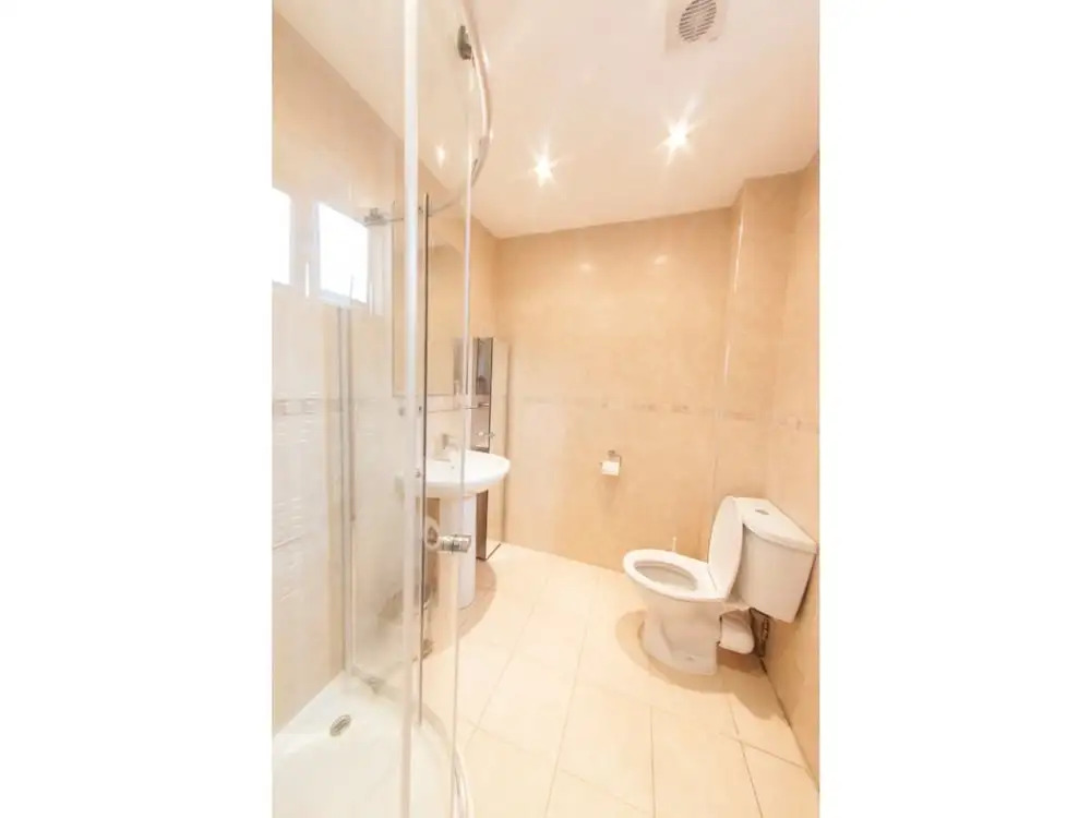Bright, Spacious 3BR Home for 5 in The Lane