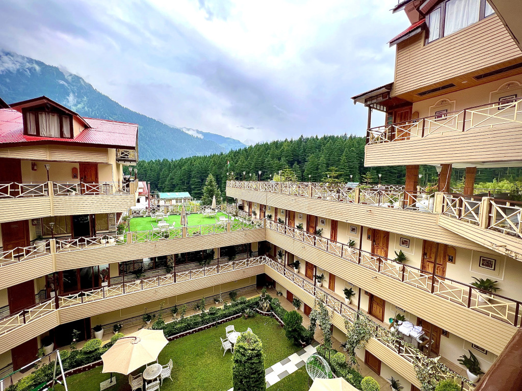 Snow Valley Resorts & Spa Manali