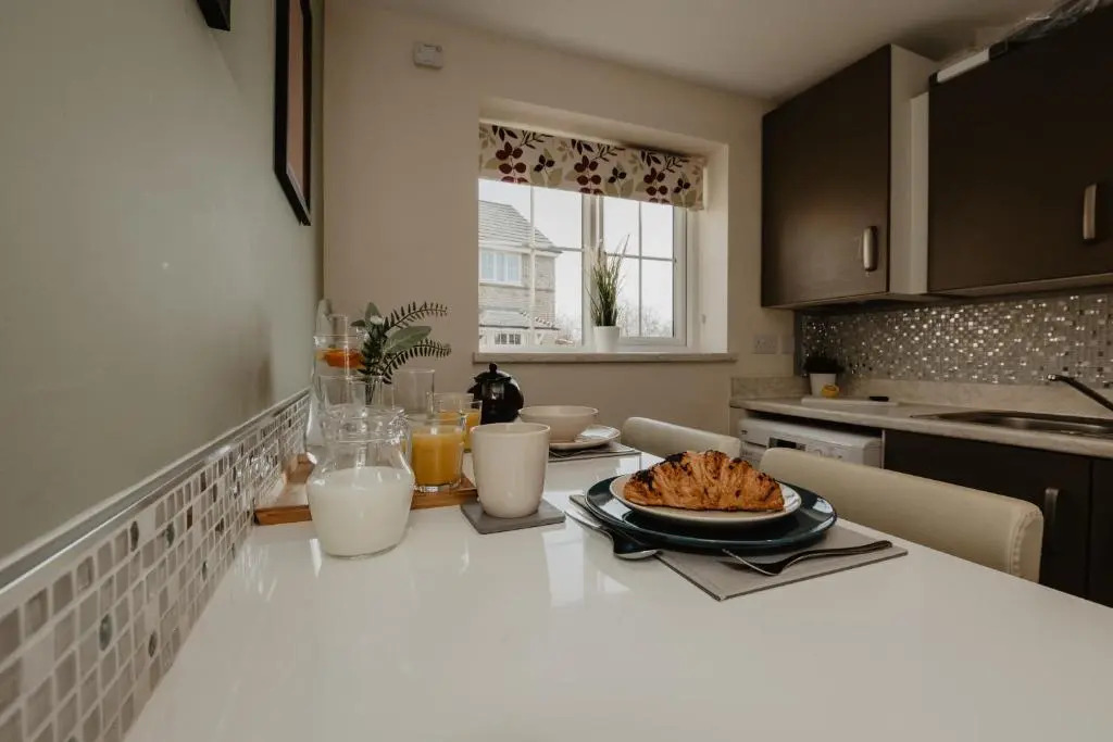 Coyle House, 3 bed,Corby, super kings or twins, driveway, free wi-fi, corporates welcome