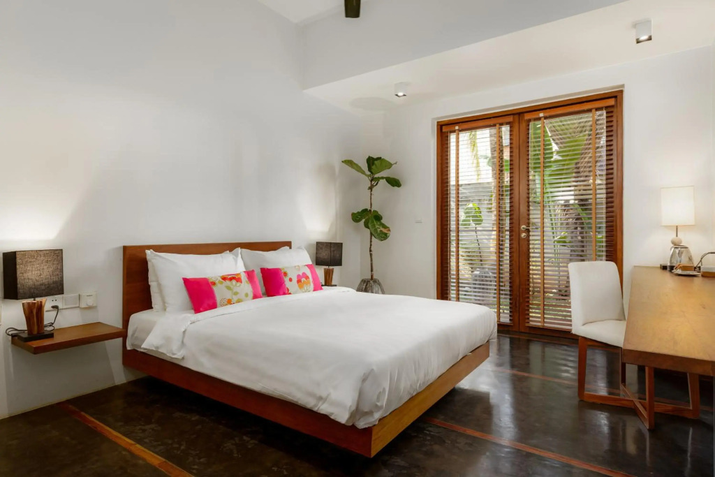 Modern 5 bedroom central pool villa - Rose Apple Residences