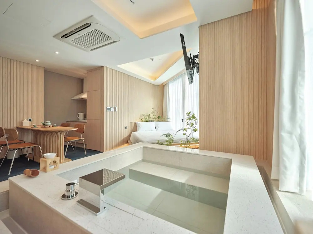 UH Suite Seoul Square