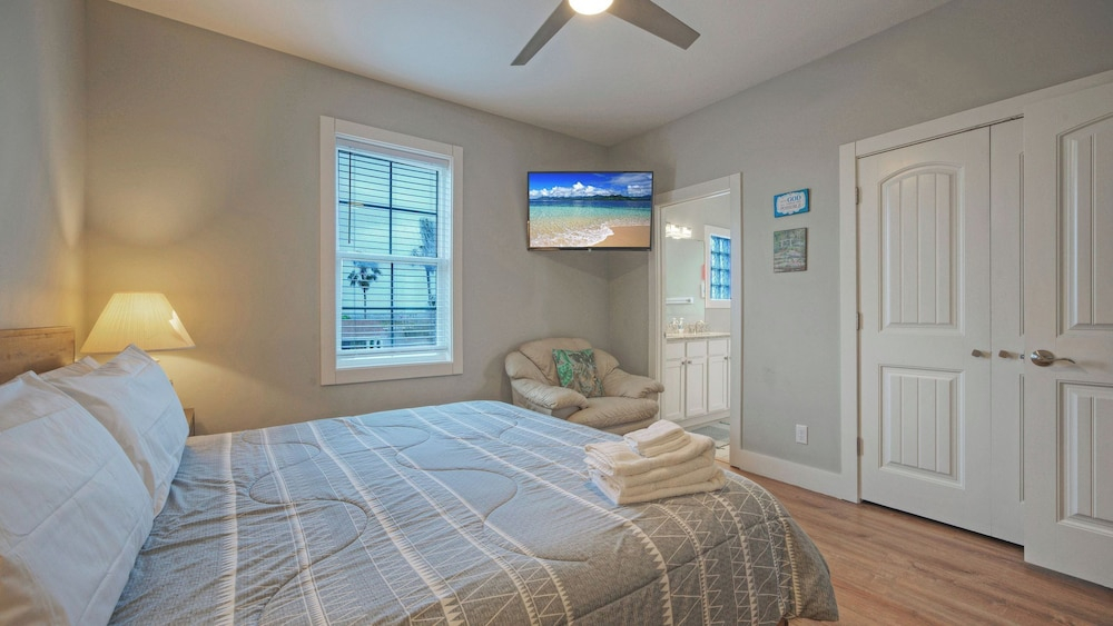 Ridley Retreat Community Pool, Mins to the Beach Corpus Christi + Port A