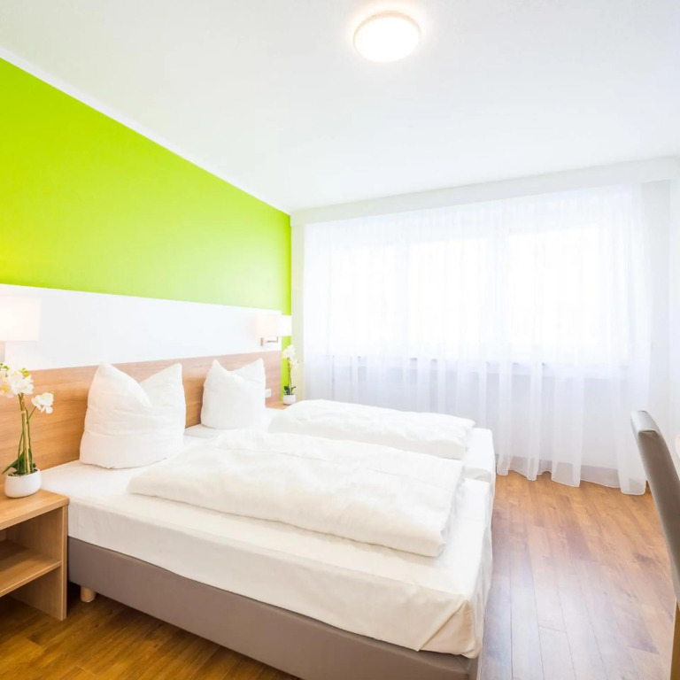 Hotel S16