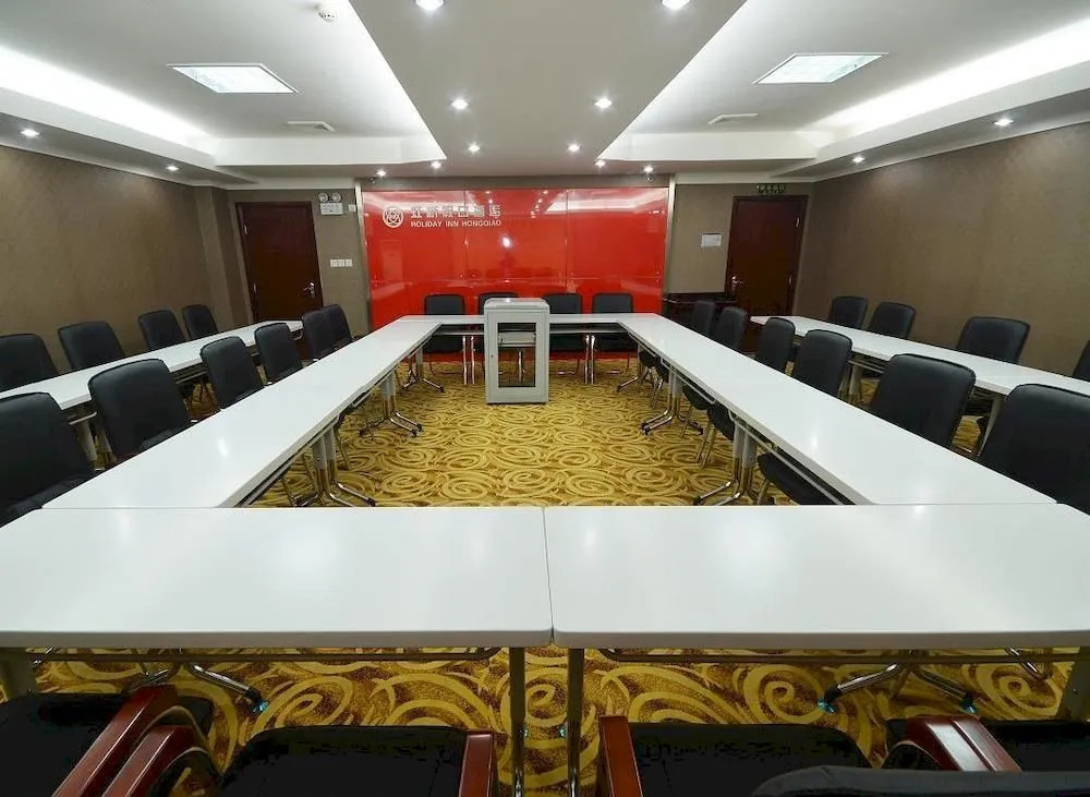 Hongqiao Holiday Hotel
