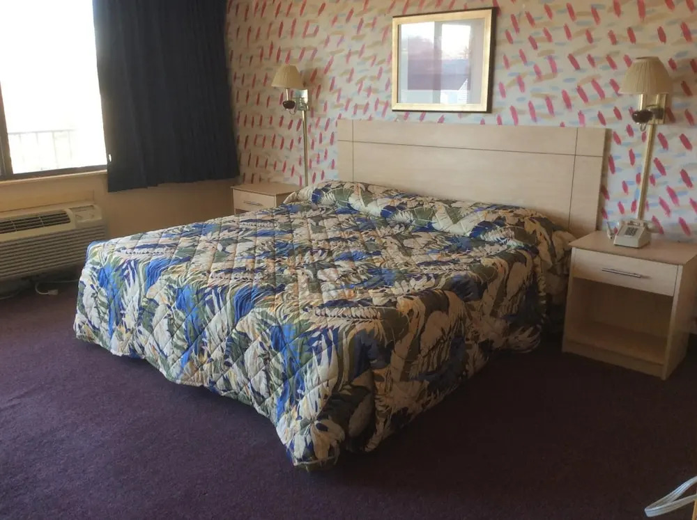 MacThrift Motor Inn