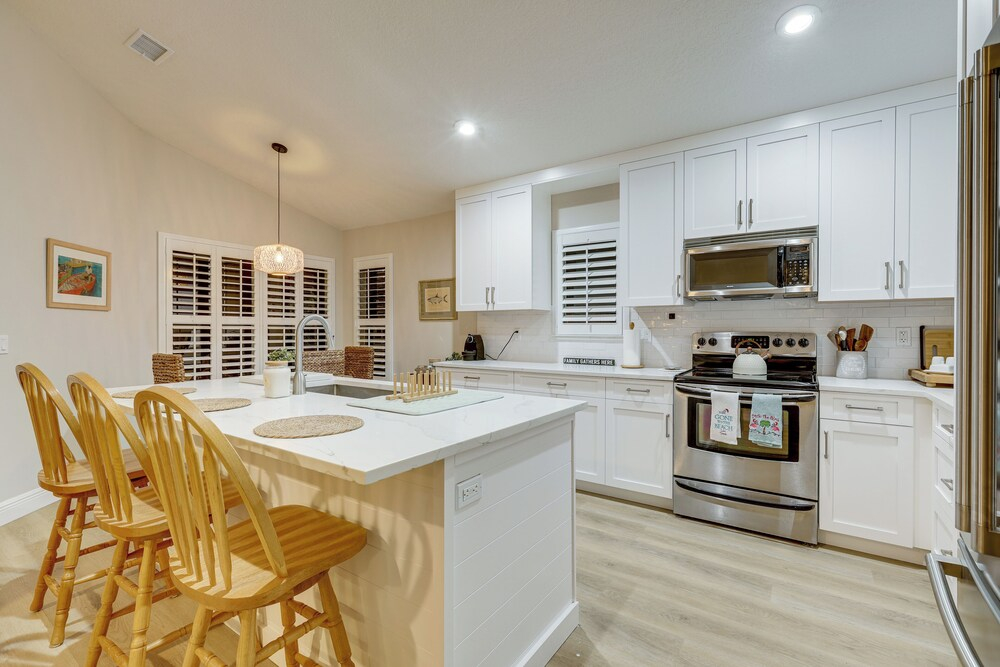 5 Mi to Stuart Beach! Home w/ Pet-friendly Yard