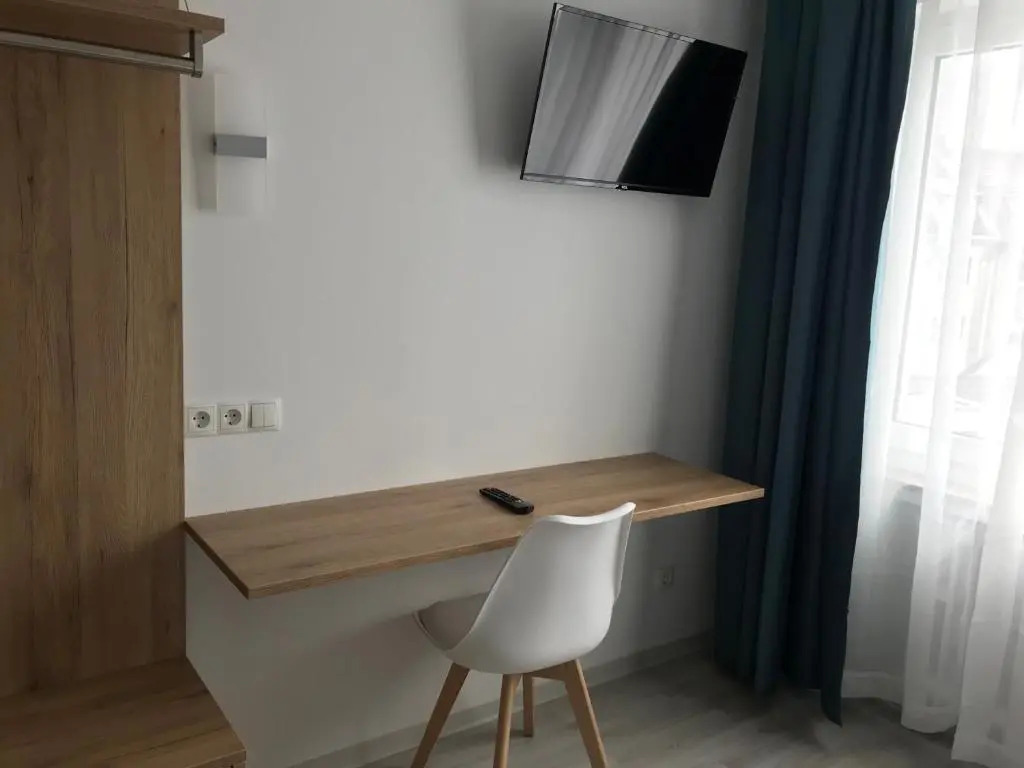 Hotel 83