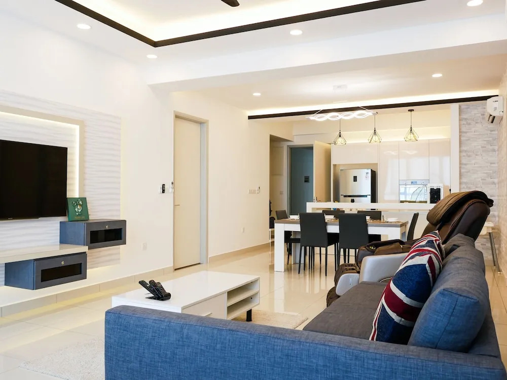 Luxury Seaview Family Suite by Little Cabin