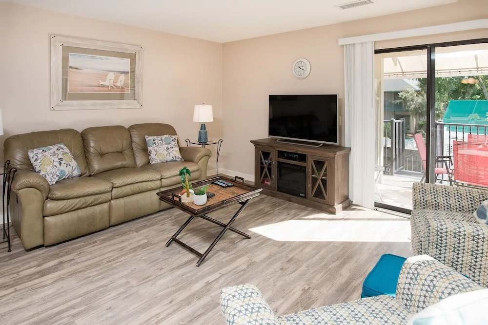 South Forest Beach 3BR w/ Pool & Tennis All-suite Bedrooms Condo