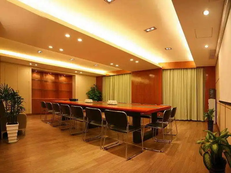 Yijia Business Inn