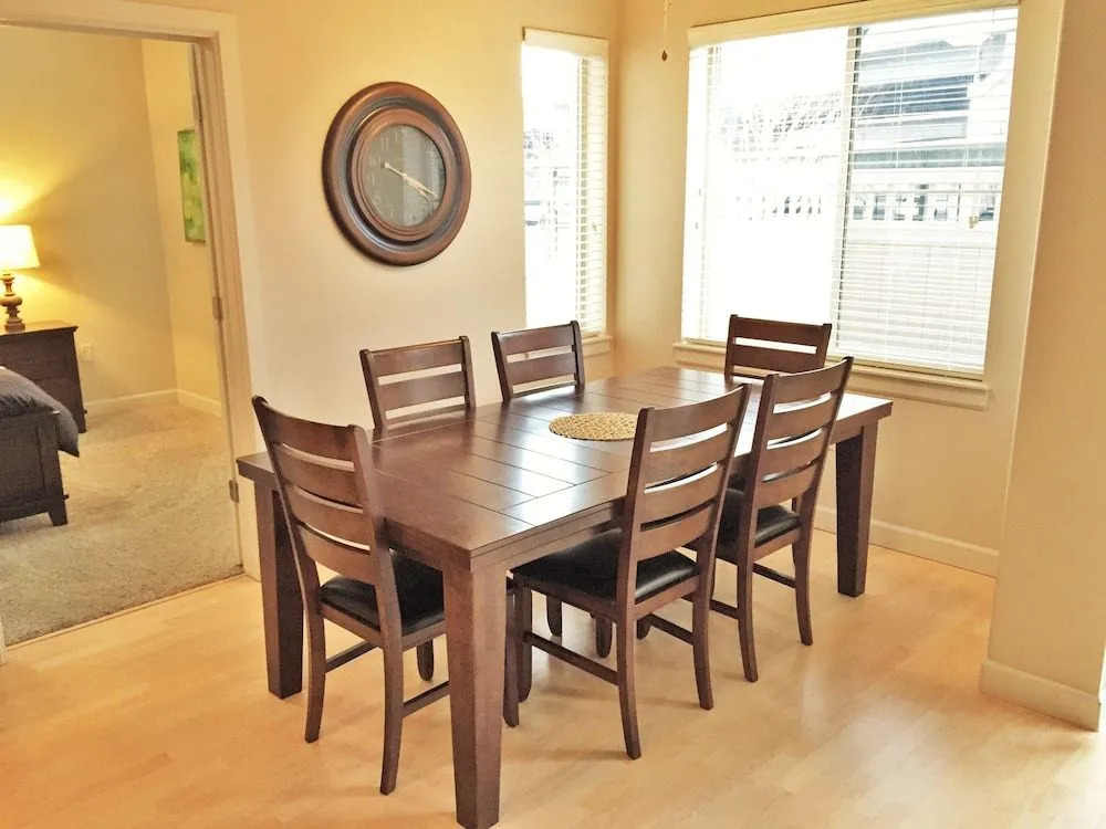 Downtown Luxury Condo at Citifront