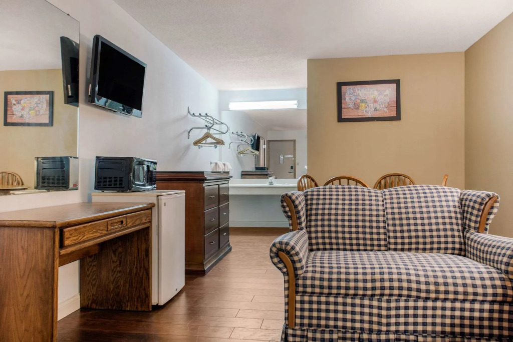 Econo Lodge Holland - Toledo