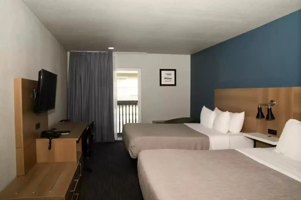 Howard Johnson by Wyndham Portland Airport
