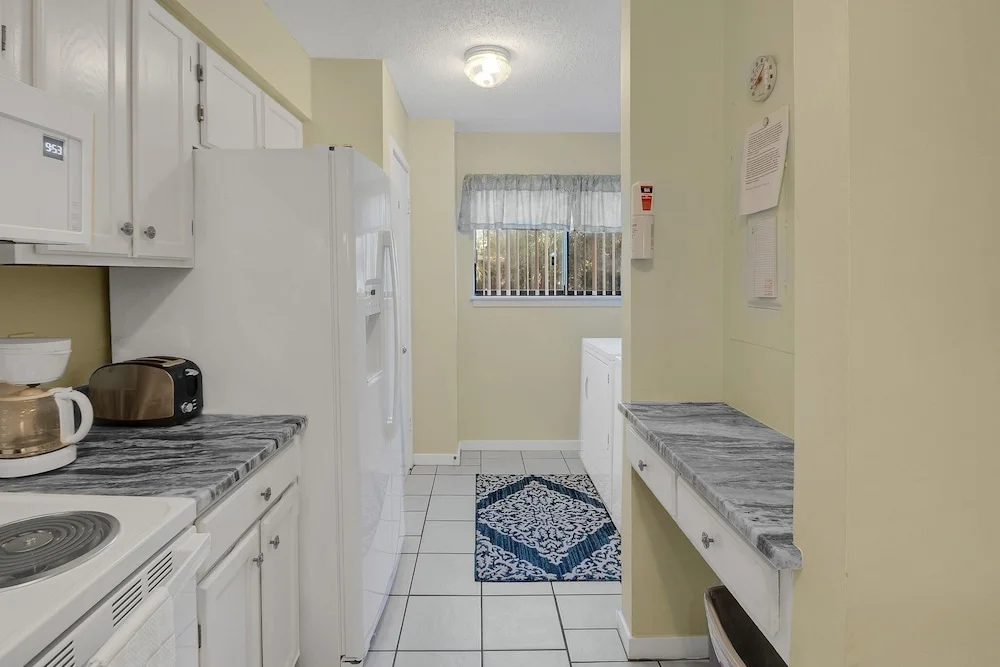Escape to Hilton Head! Two Bedroom Villa Just A Short Walk To Beach! 2 Villa by Redawning