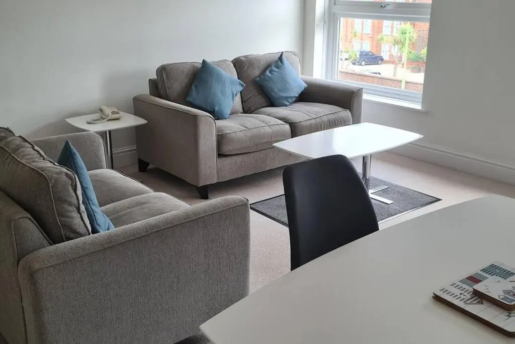 Beautiful 2-bed Apartment on Torquay seafront