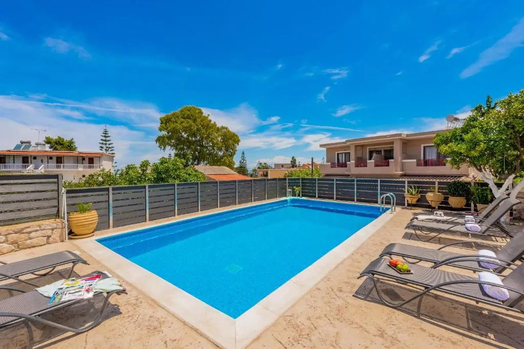 Costas Studios - 450m from Argassi center, by ZanteWize