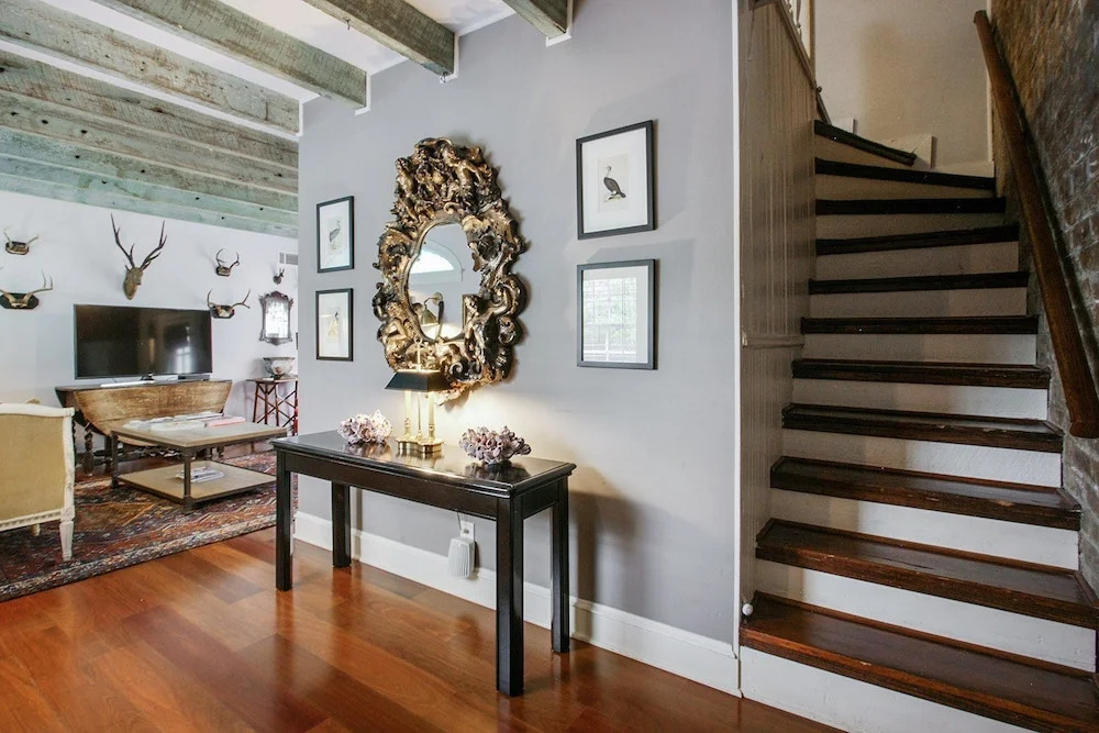 Carriage Unit 4 - 1 Br Apts