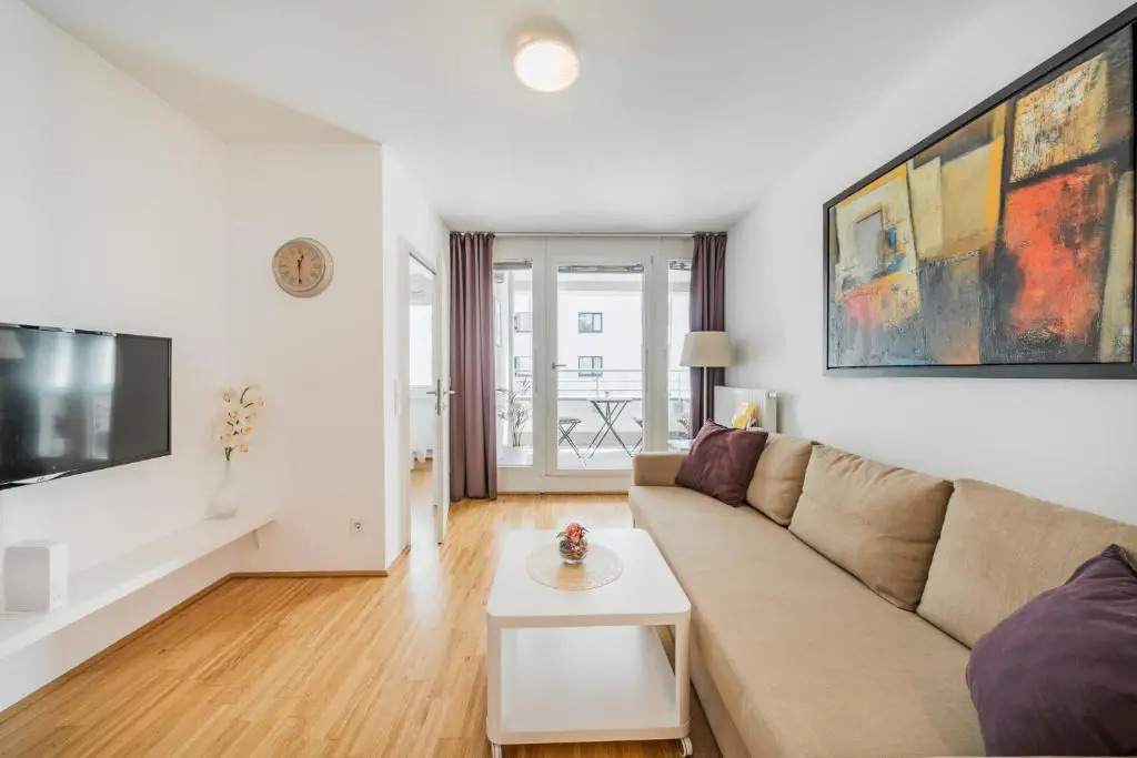 Apart SKY Residence Hauptbahnhof with Balcony