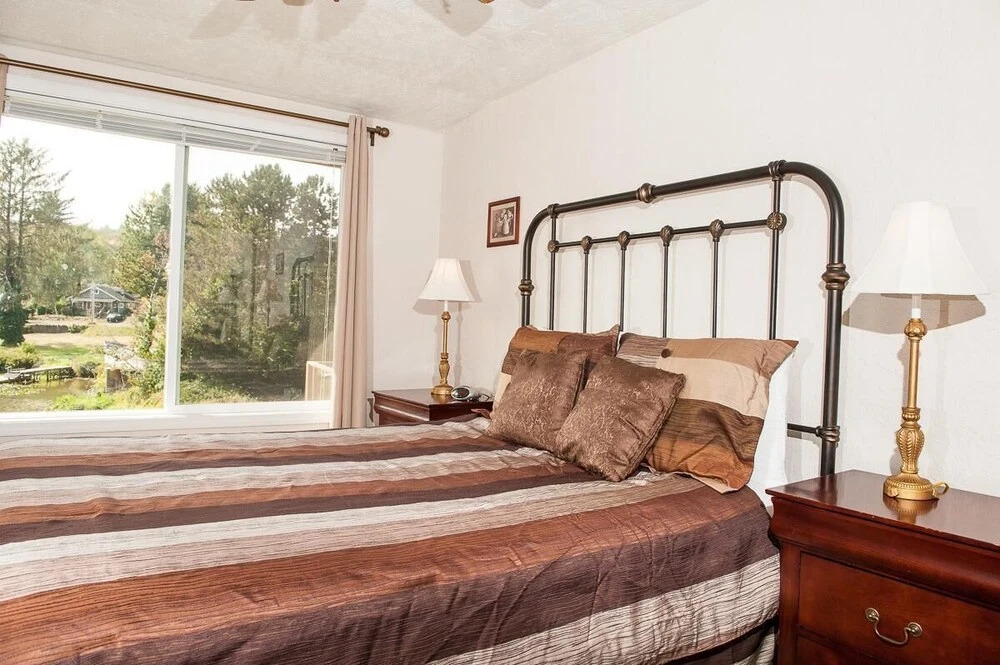 Lake Point Hideaway