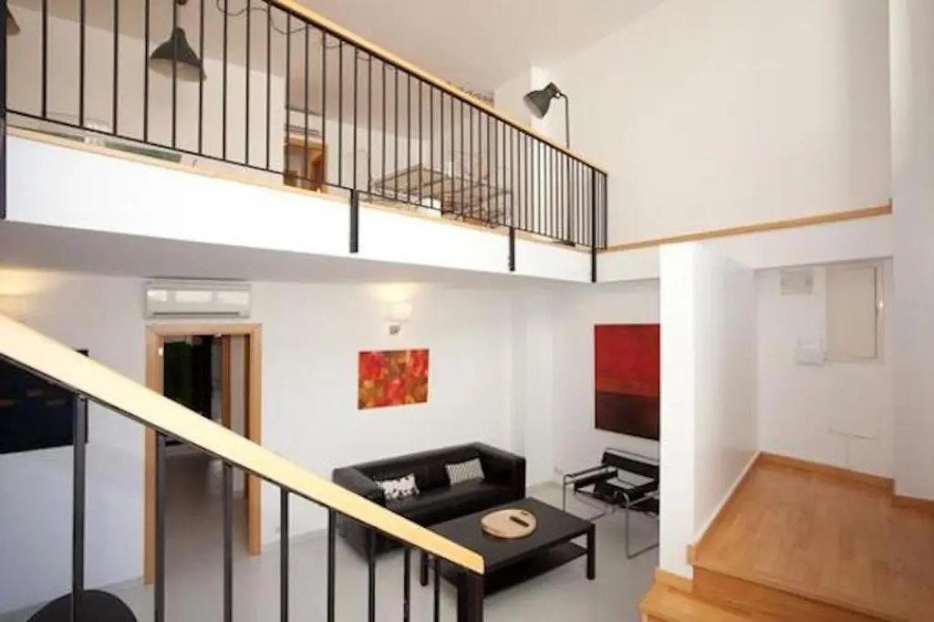 Spacious Apartment for Families Near Park Guell