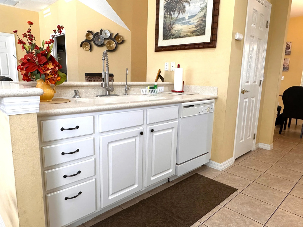 Amazing 5 Bd Home Only 8 Min From Disney 5 Bedroom Villa by RedAwning