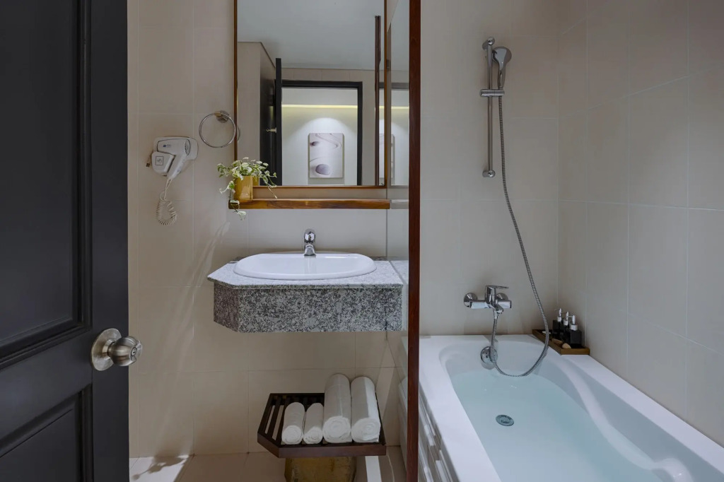 Silverland Min Hotel