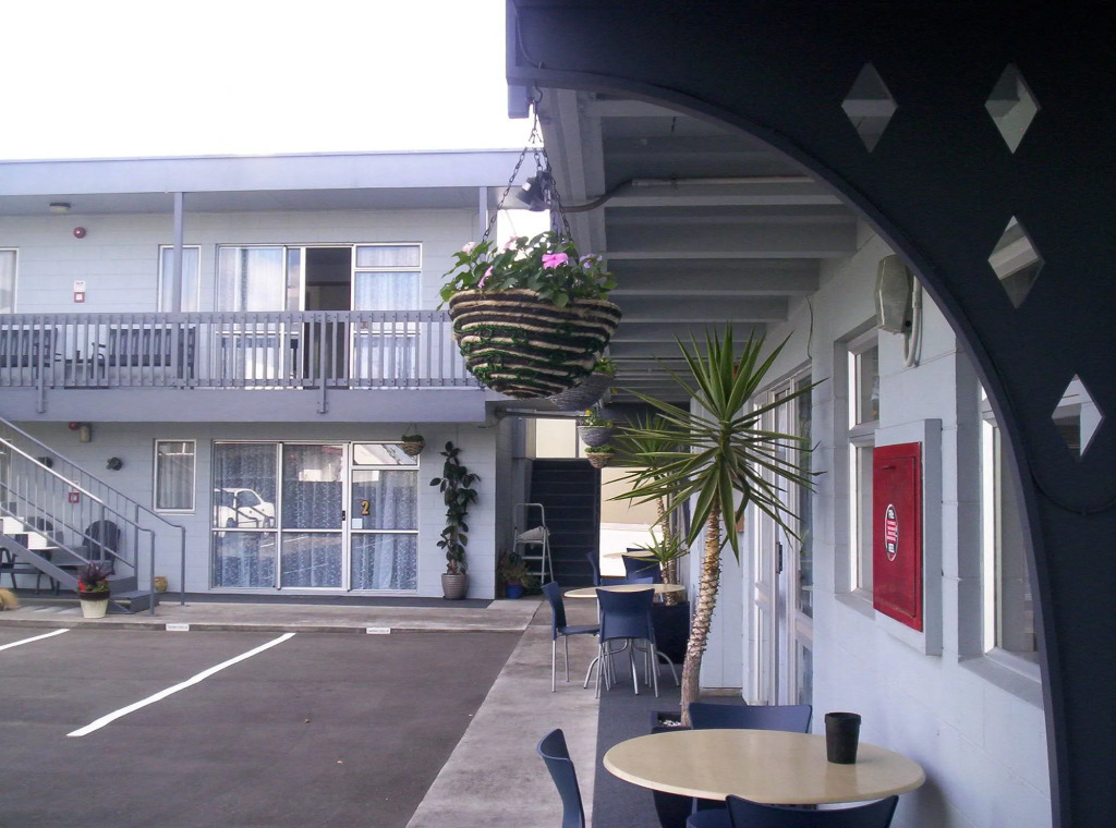 Broadway Motor Inn