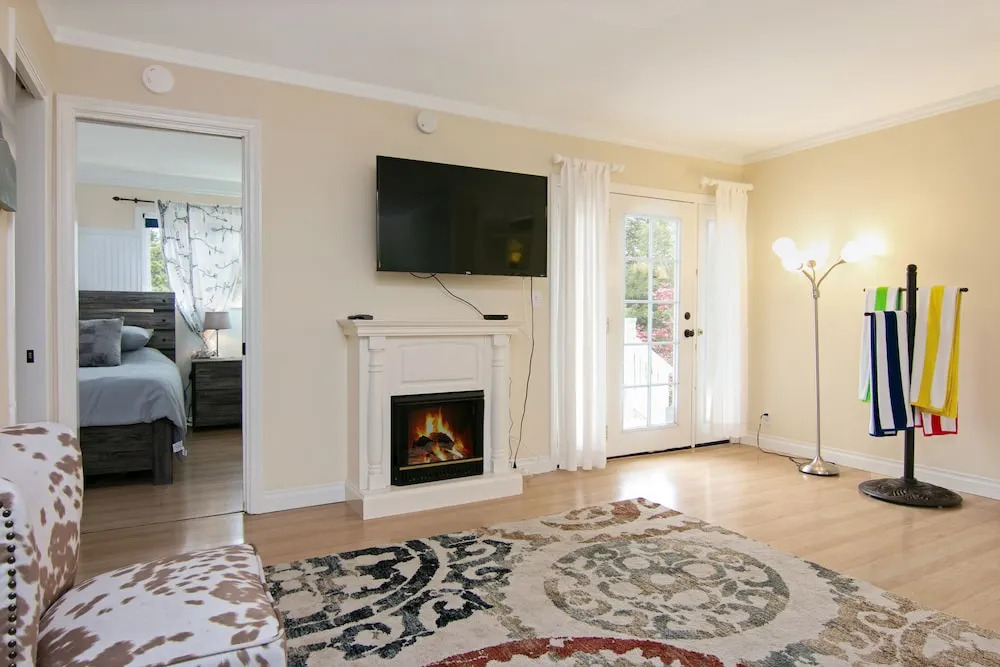 1902 El Camino De La Luz Home 2 Bedrooms 2 Bathrooms Home