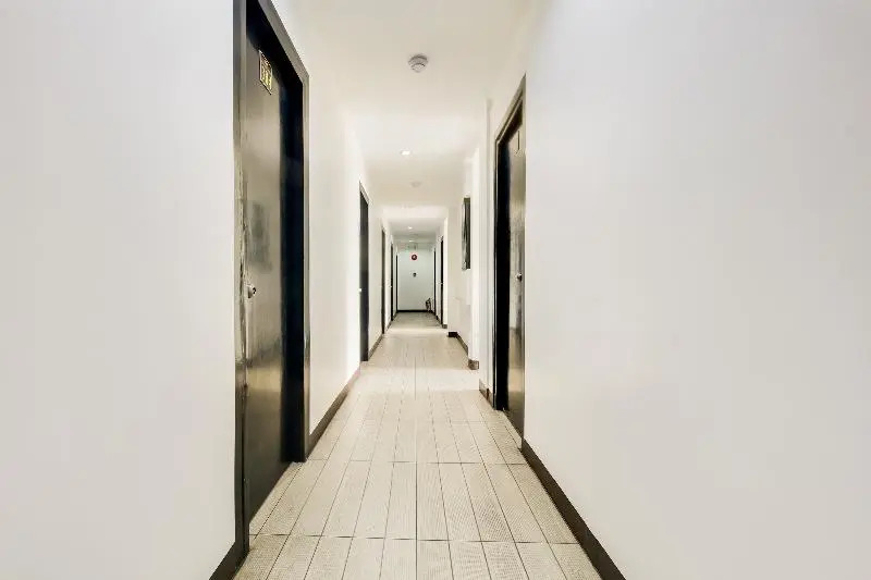 895 Golden Majestic Pension Inn