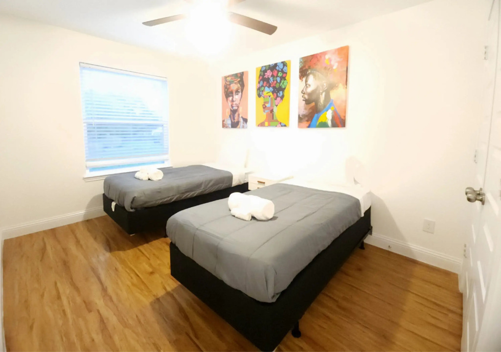 Modern 3 Bedroom Retreat in Pearland