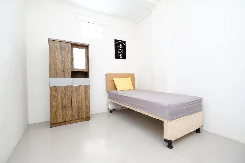 Oyo Life 1817 Kost Agus Salim