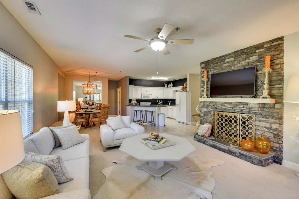 Balcony & Golf Course View! Condo at Kingwood