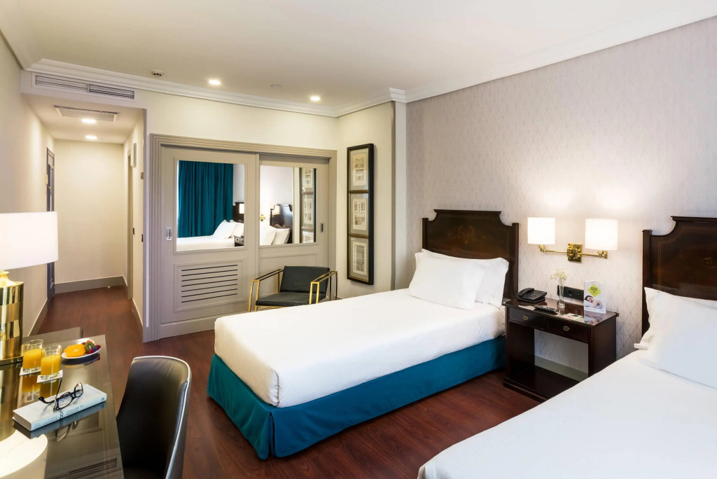 Отель Sercotel Gran Hotel Conde Duque